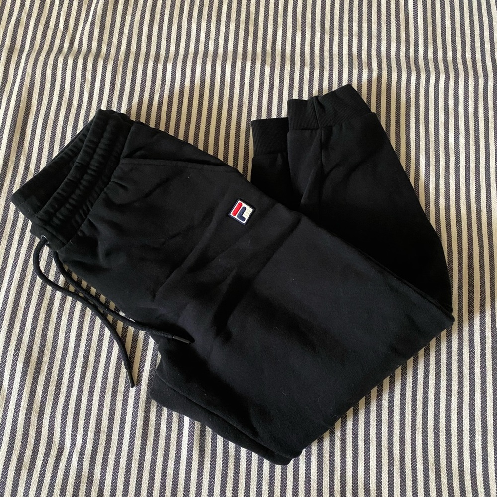 ✰ black fila sweatpants ✰